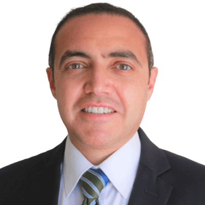 الدكتور أحمد عبد الحي  متخصص في عيون